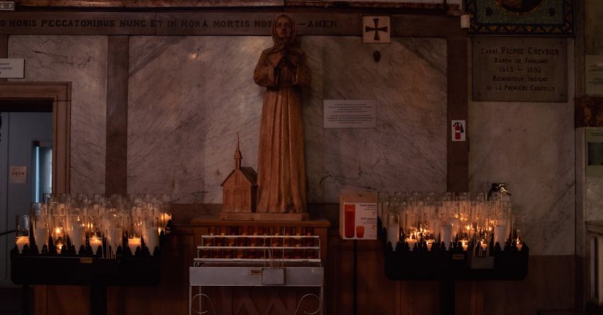 Marie Curie - A church with candles and a statue of a saint